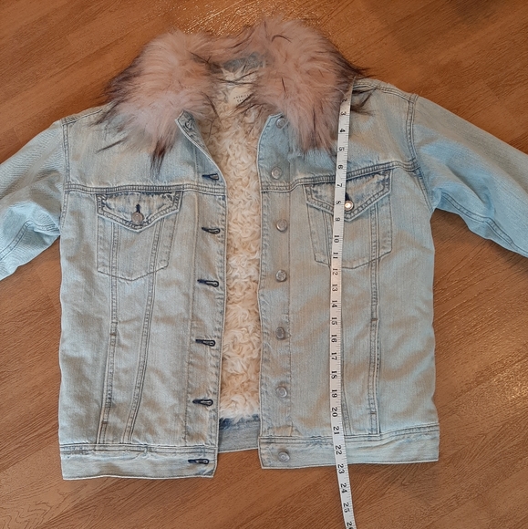 American Eagle Jean Jacket with Faux Pink Fur - Picture 5 of 10